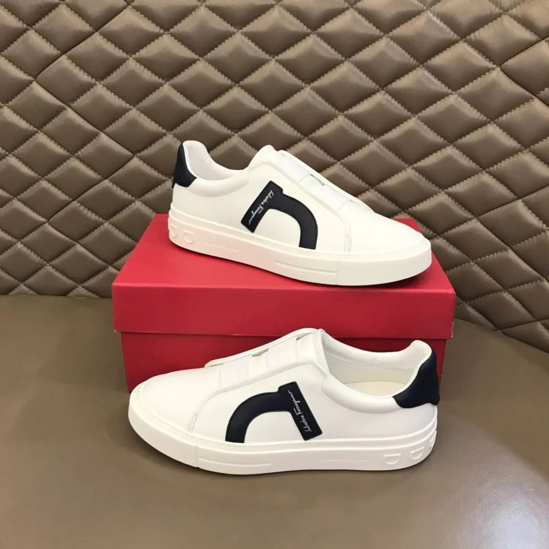 p400【Salvatore Ferraga**】New men's low-top casual shoes! Top-quality cow products, original lasts, made of imported cowhide, first-class texture, first-layer sheepskin lining! Original outsole! The details are exquisite and the style is versatile and upscale! Decorated with a three-dimensional Gancini logo, the back of the tongue and lace-up piping add a pop of color. The high-tech sole features a holographic pattern and Gancini details, making it ideal for a practical yet stylish everyday look. Code number 38-44 (45 can be customized)